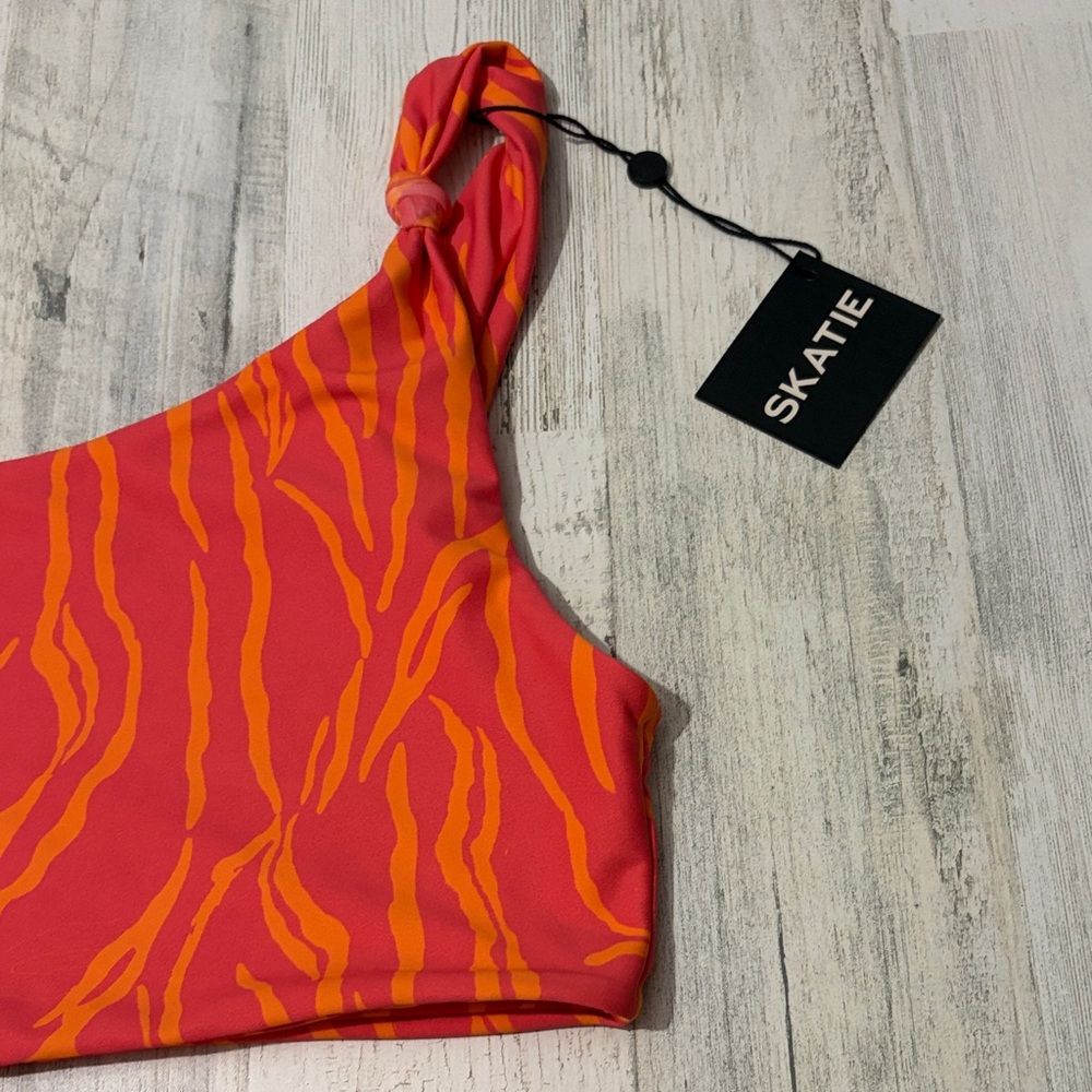 Skatie Nicole One Piece Swim Suit in Mauna Loa Size Medium. New - Picture 8 of 11